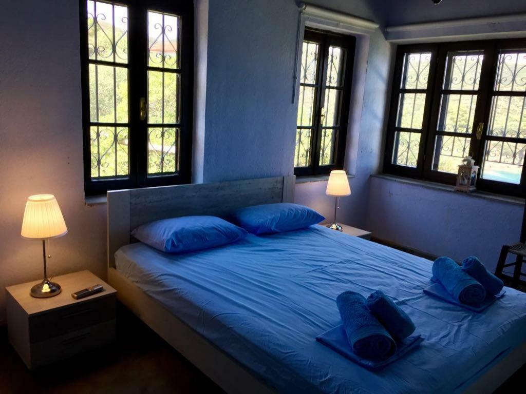 Villa Valia: Traditional Luxurious Residence Pirgadikia Exterior foto